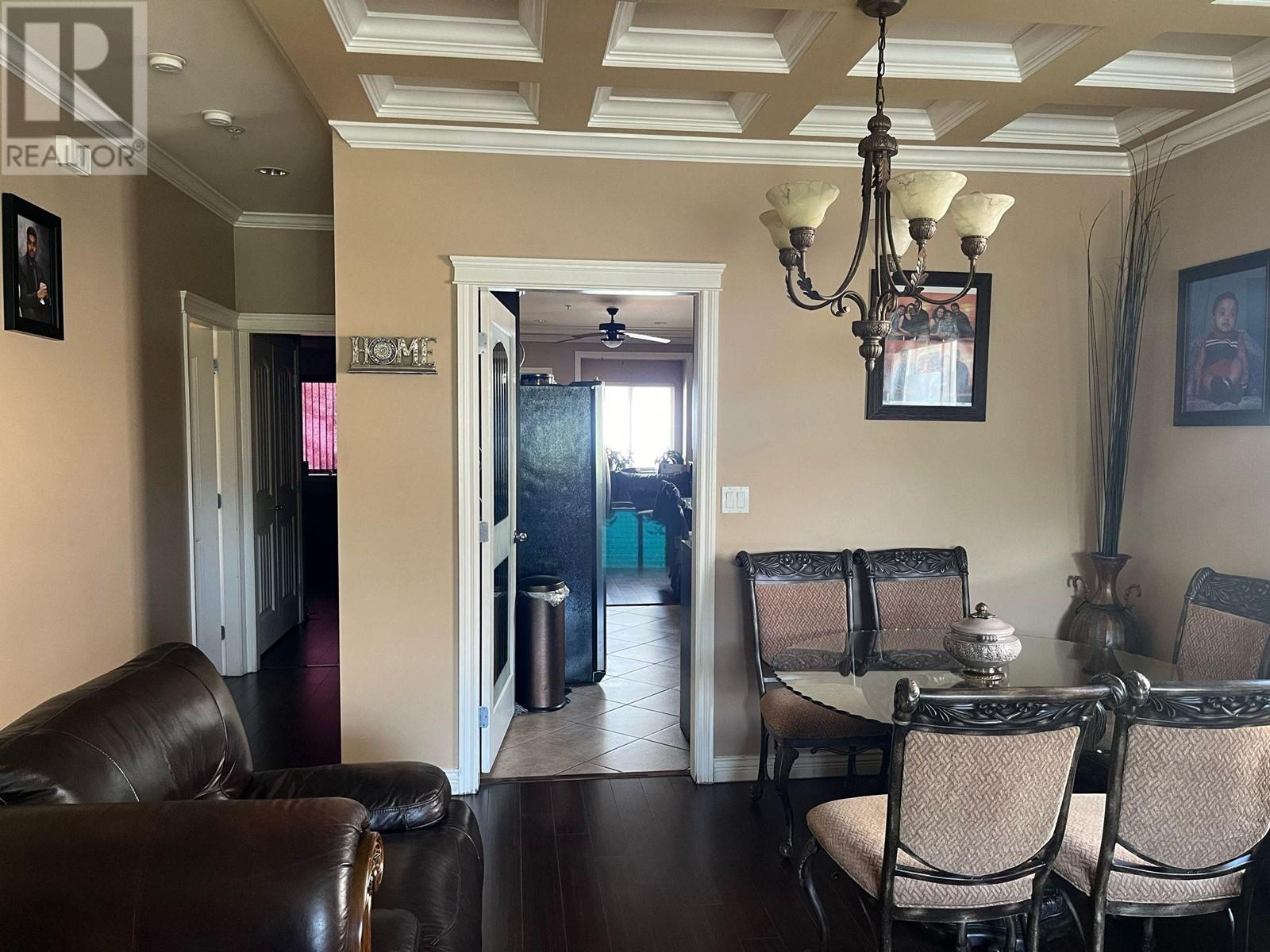 Listing Picture 3 of 6 : 6815 FRASER STREET, Vancouver / 溫哥華 - 魯藝地產 Yvonne Lu Group - MLS Medallion Club Member