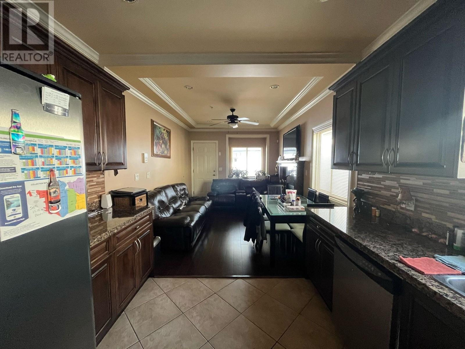 Listing Picture 4 of 6 : 6815 FRASER STREET, Vancouver / 溫哥華 - 魯藝地產 Yvonne Lu Group - MLS Medallion Club Member