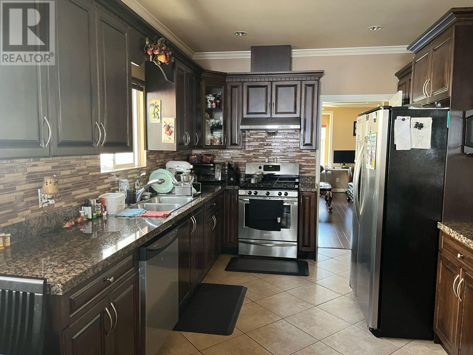 Listing Picture 5 of 6 : 6815 FRASER STREET, Vancouver / 溫哥華 - 魯藝地產 Yvonne Lu Group - MLS Medallion Club Member