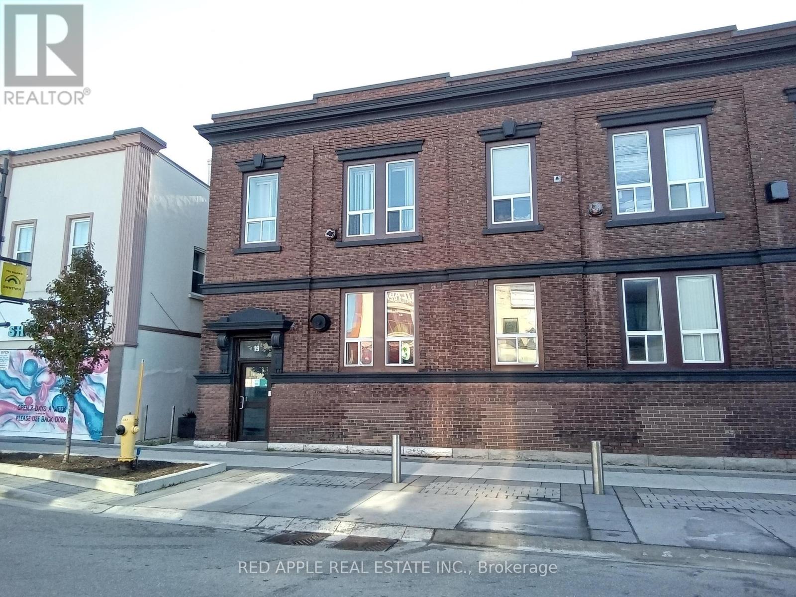 #203 -19 Dunlop St, Barrie, Ontario  L4N 1A1 - Photo 1 - S8128054
