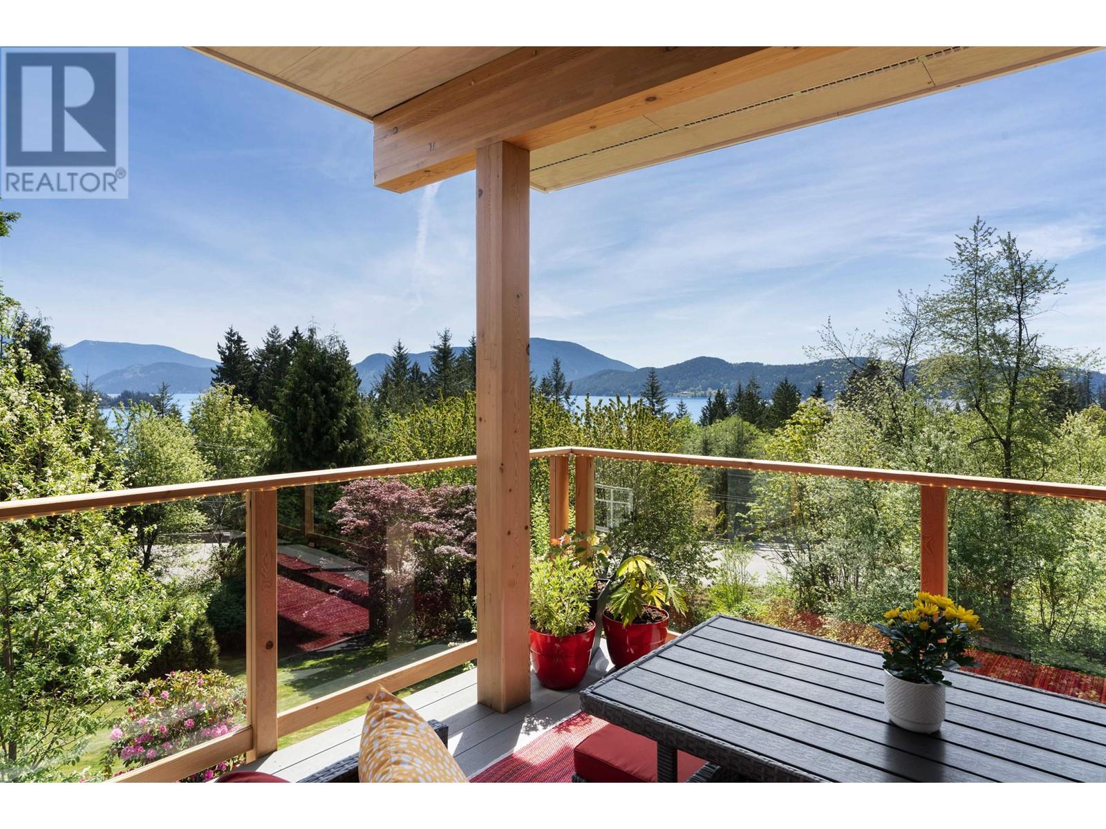 111 Wharf Road, Gibsons, British Columbia  V0N 1V6 - Photo 17 - R2857406