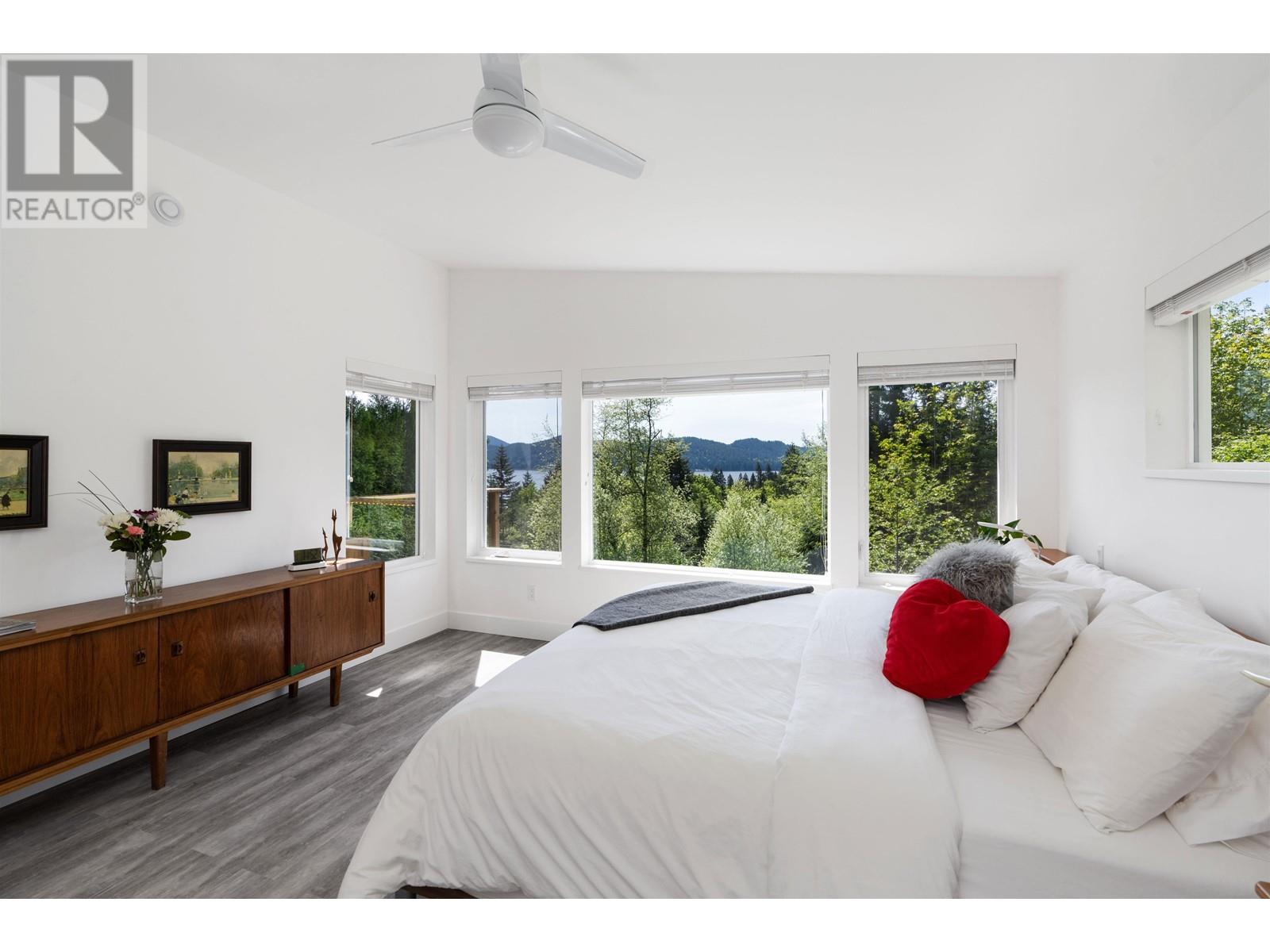 111 Wharf Road, Gibsons, British Columbia  V0N 1V6 - Photo 20 - R2857406