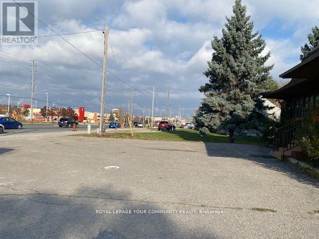 17837 Yonge St, Newmarket, Ontario  L3Y 8Z3 - Photo 9 - N8129526