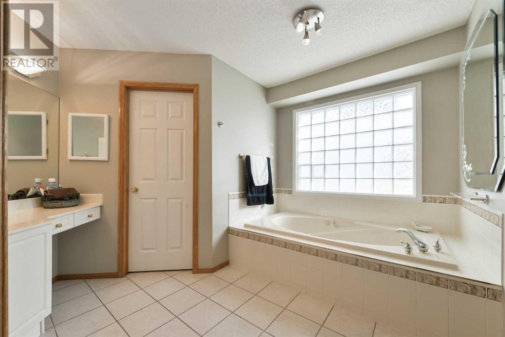 2281 Sirocco Drive Sw, Calgary, Alberta  T3H 3M3 - Photo 33 - A2111479