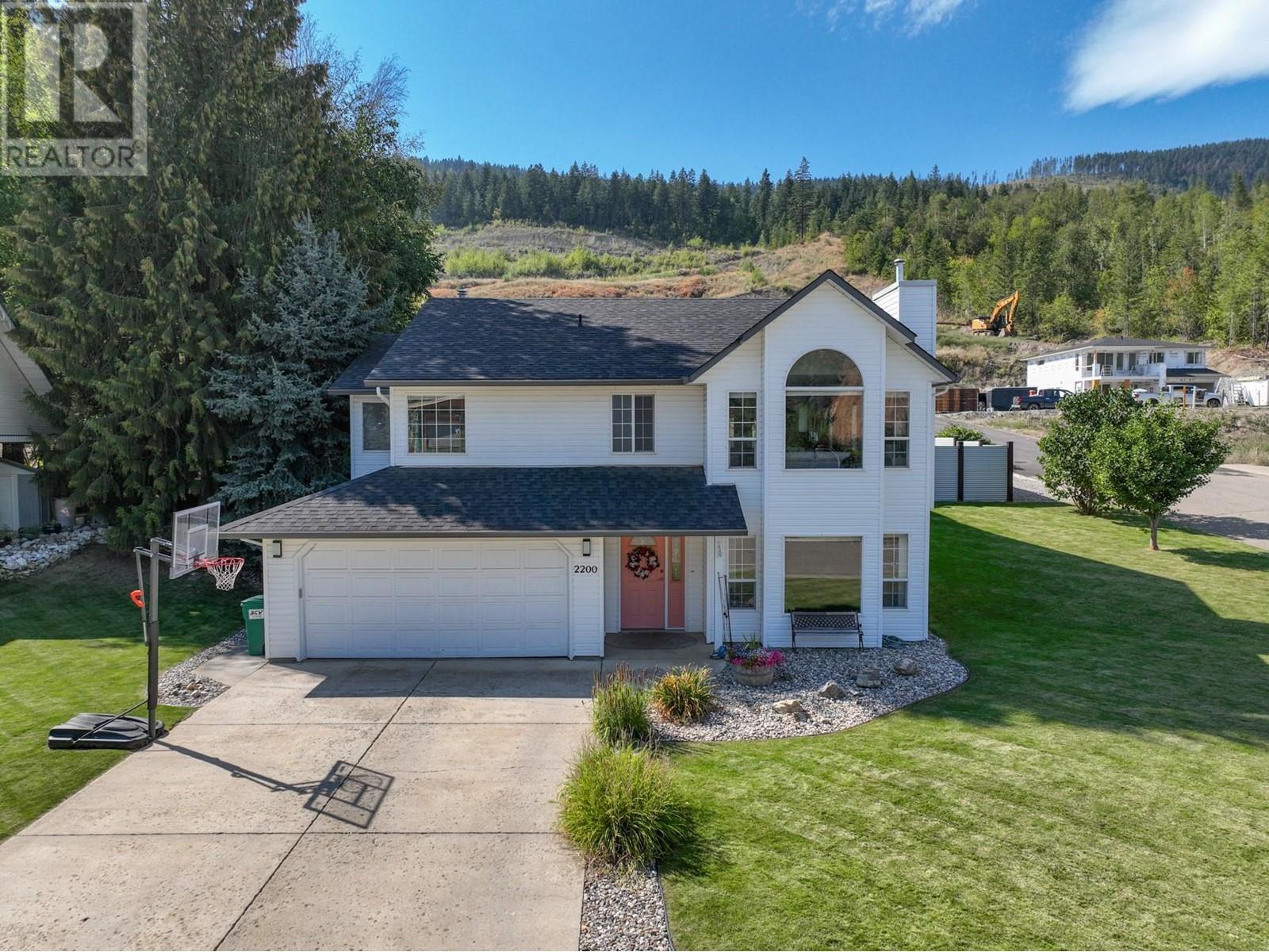 2200 Linea Crescent, Lumby Valley, Lumby 