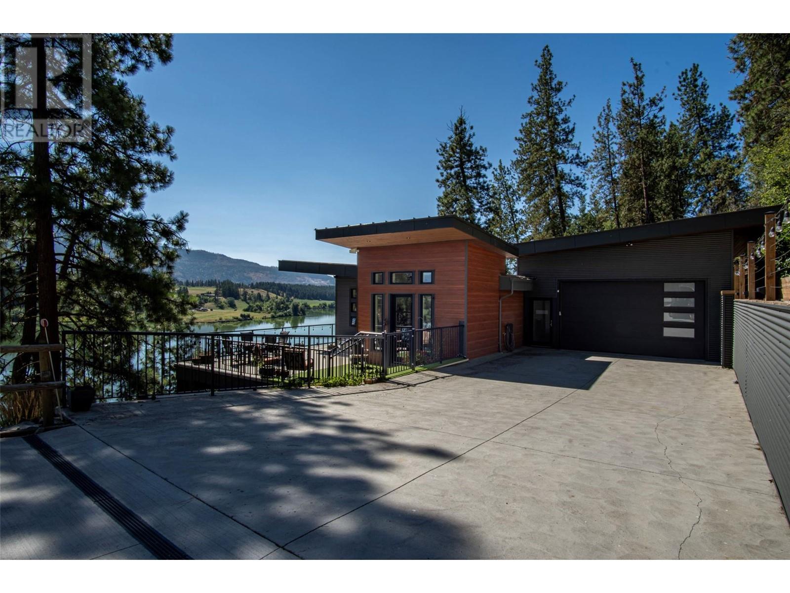 1401 Otter Lake Road, Spallumcheen, British Columbia  V0E 1B5 - Photo 2 - 10305651