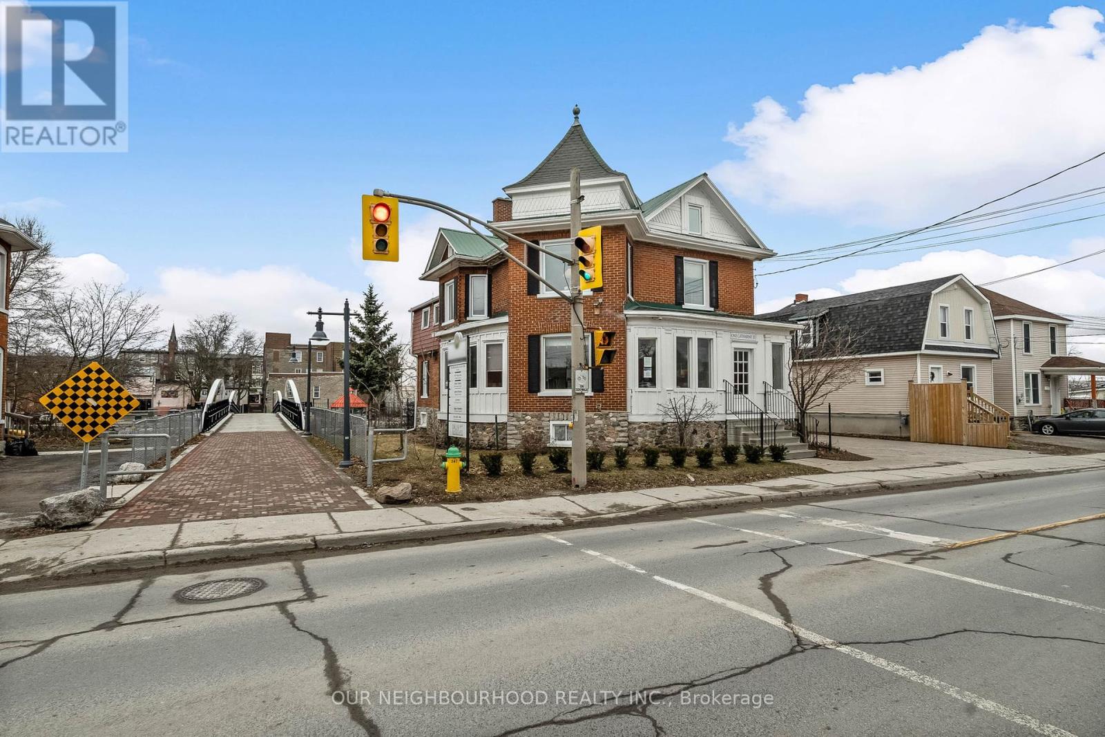 1 Catharine Street, Belleville, Ontario  K8P 1K8 - Photo 2 - X8130488