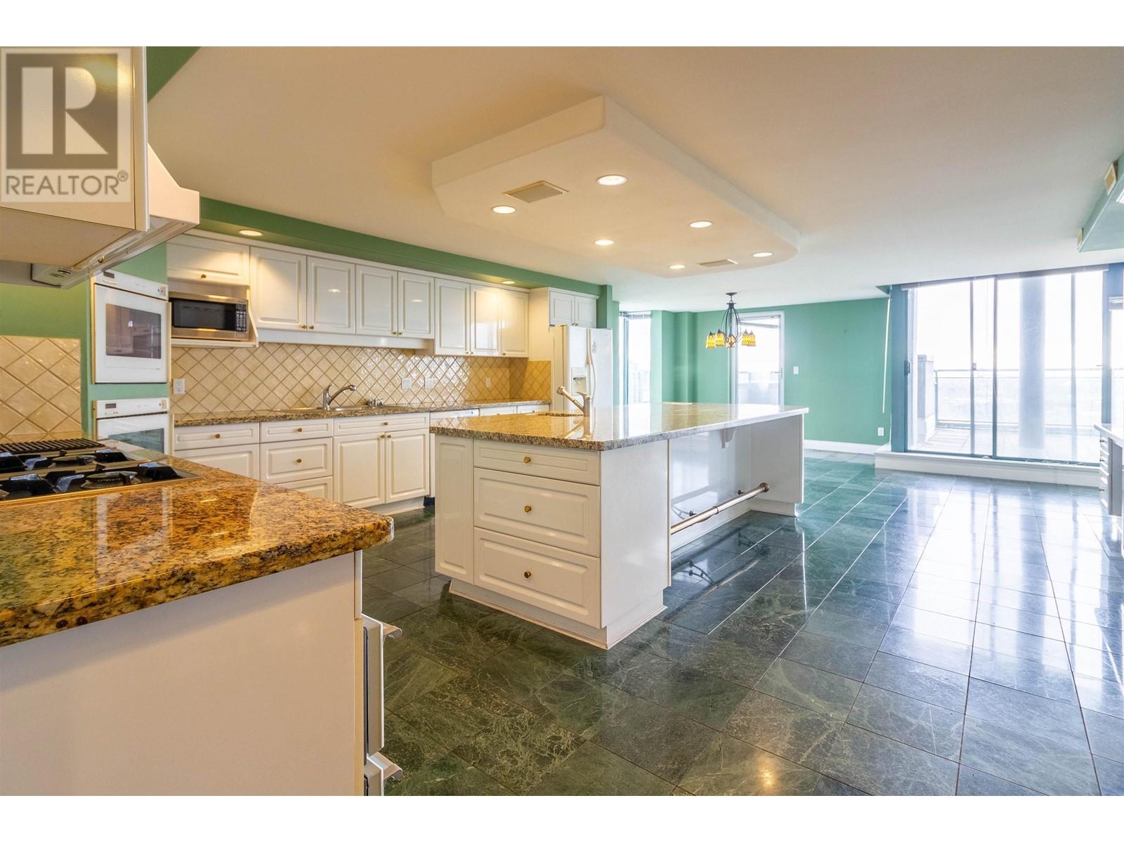 2100 8 Laguna Court, New Westminster, British Columbia  V3M 6M6 - Photo 3 - R2856953