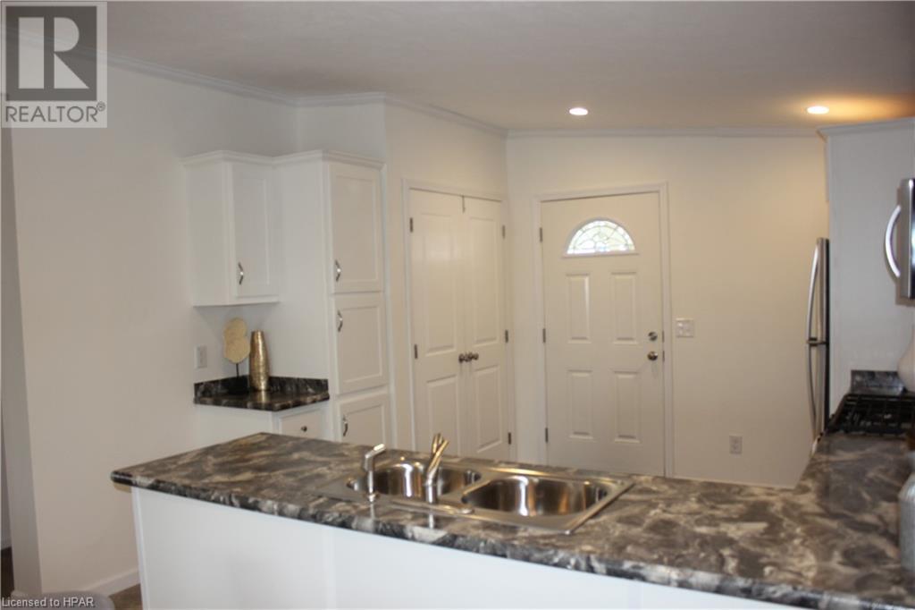 1 Lookout Lane N, Huron Haven, Ontario  N7A 0C6 - Photo 4 - 40551381