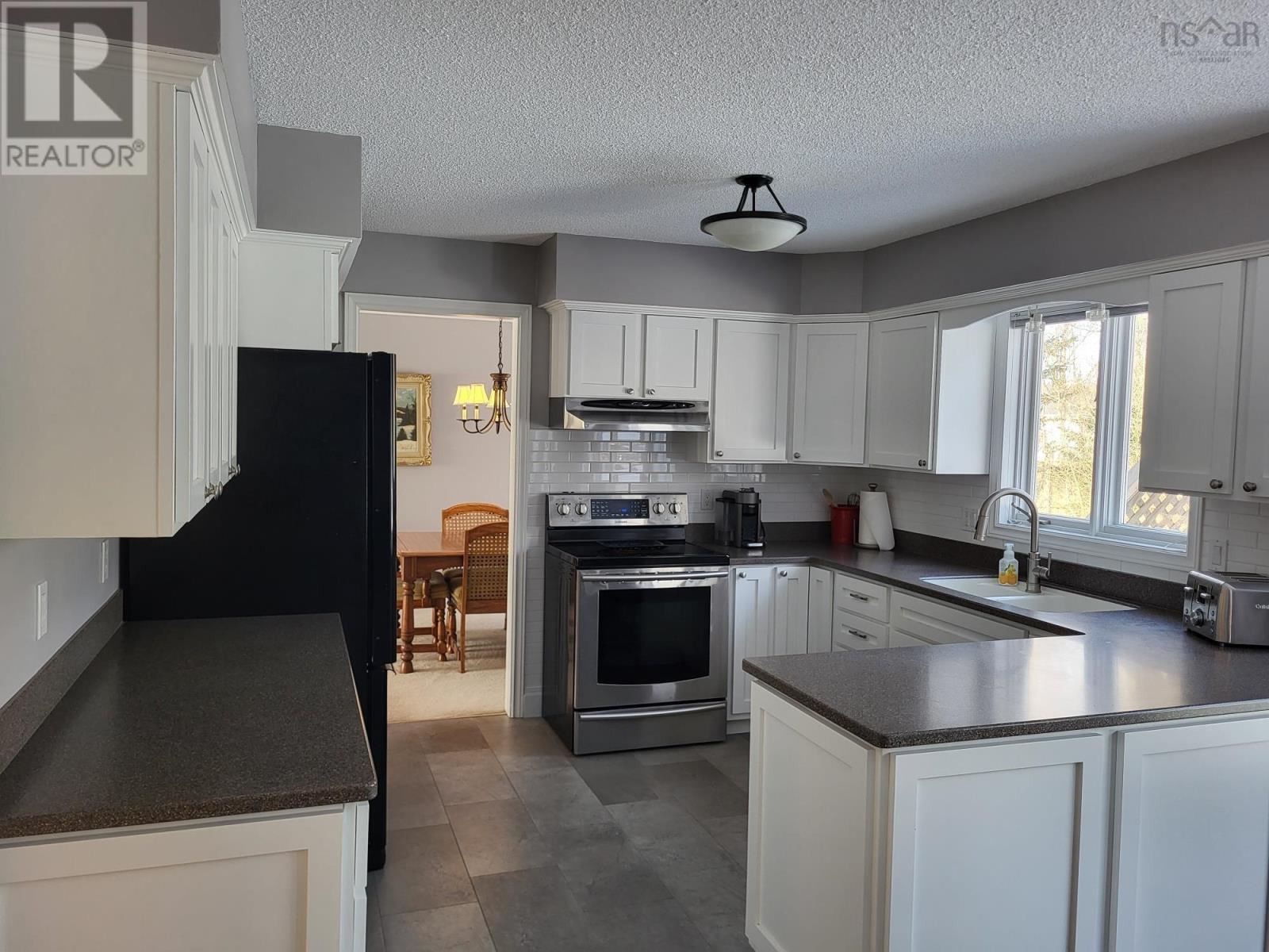 98 Terrabella Lane, Valley, Nova Scotia  B6L 2W2 - Photo 3 - 202404295