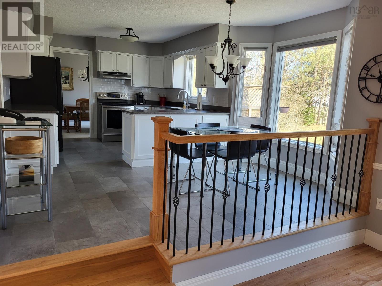 98 Terrabella Lane, Valley, Nova Scotia  B6L 2W2 - Photo 6 - 202404295