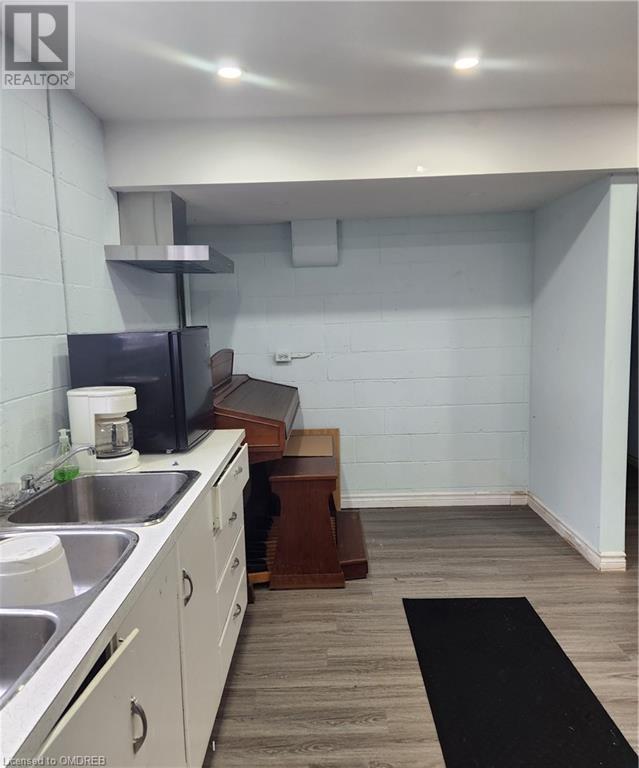 2437 Dundas Street, Burlington, Ontario  L7R 3X4 - Photo 8 - 40552329