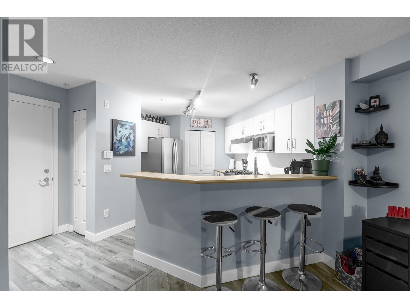 111 400 Klahanie Drive, Port Moody, British Columbia  V3H 5K9 - Photo 1 - R2857581