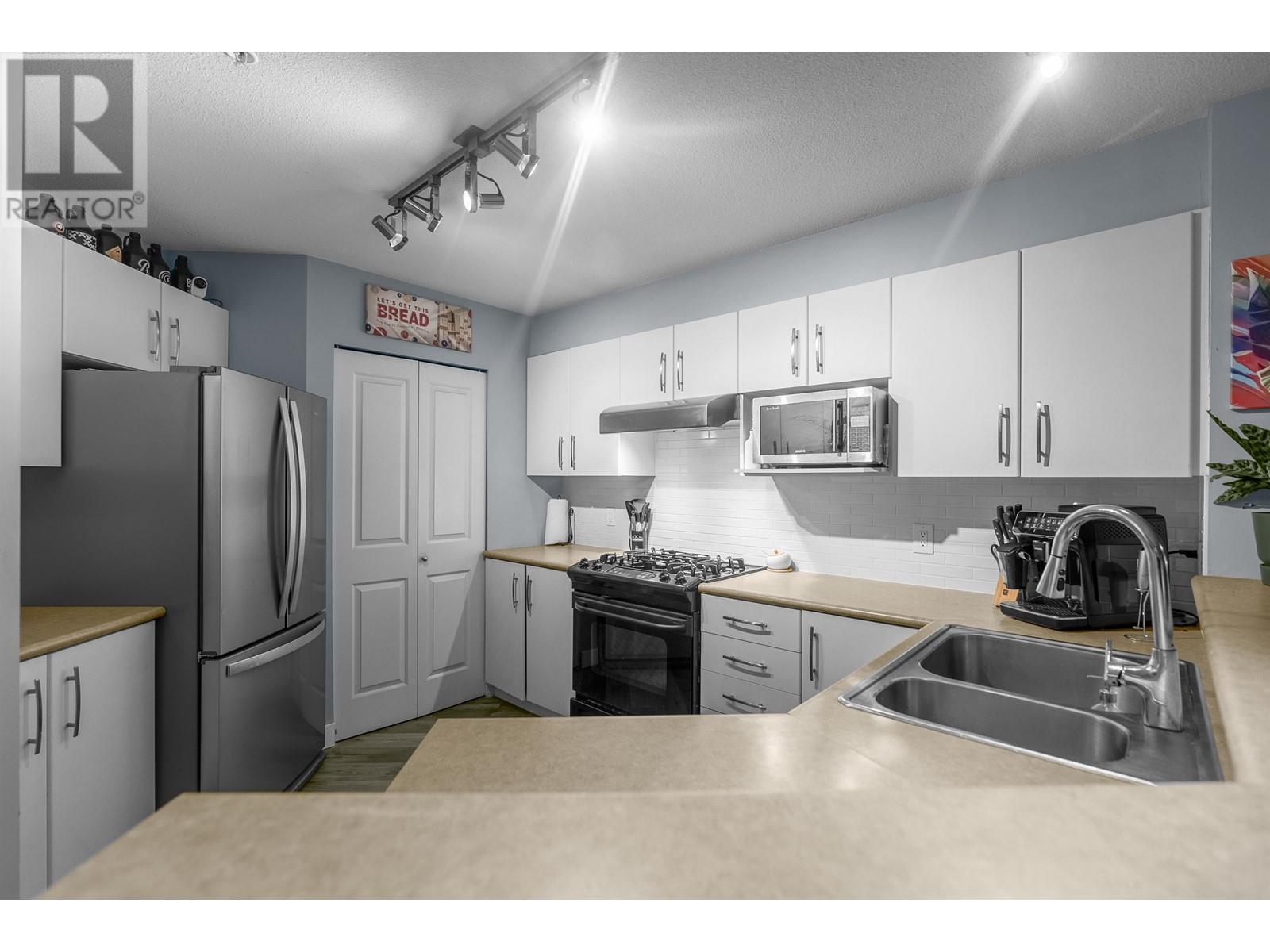 111 400 Klahanie Drive, Port Moody, British Columbia  V3H 5K9 - Photo 10 - R2857581