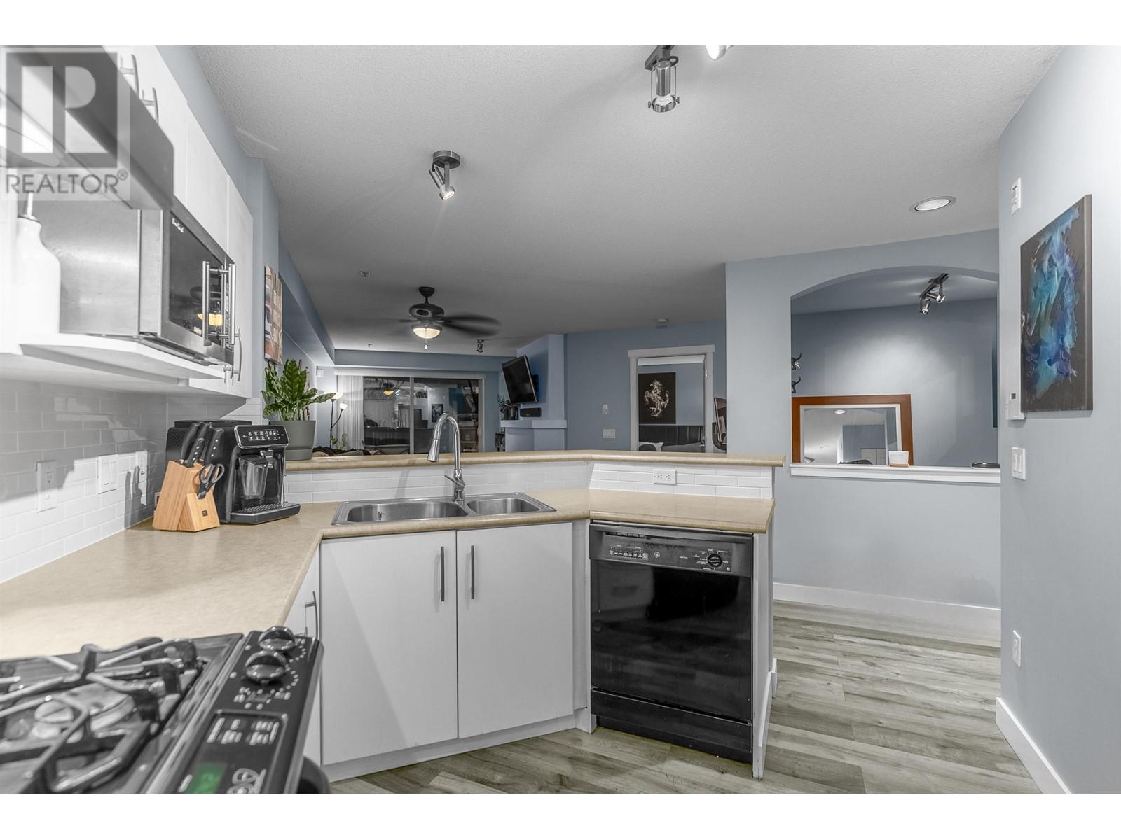 111 400 Klahanie Drive, Port Moody, British Columbia  V3H 5K9 - Photo 4 - R2857581