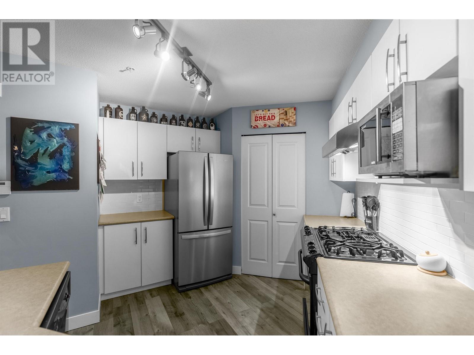111 400 Klahanie Drive, Port Moody, British Columbia  V3H 5K9 - Photo 8 - R2857581