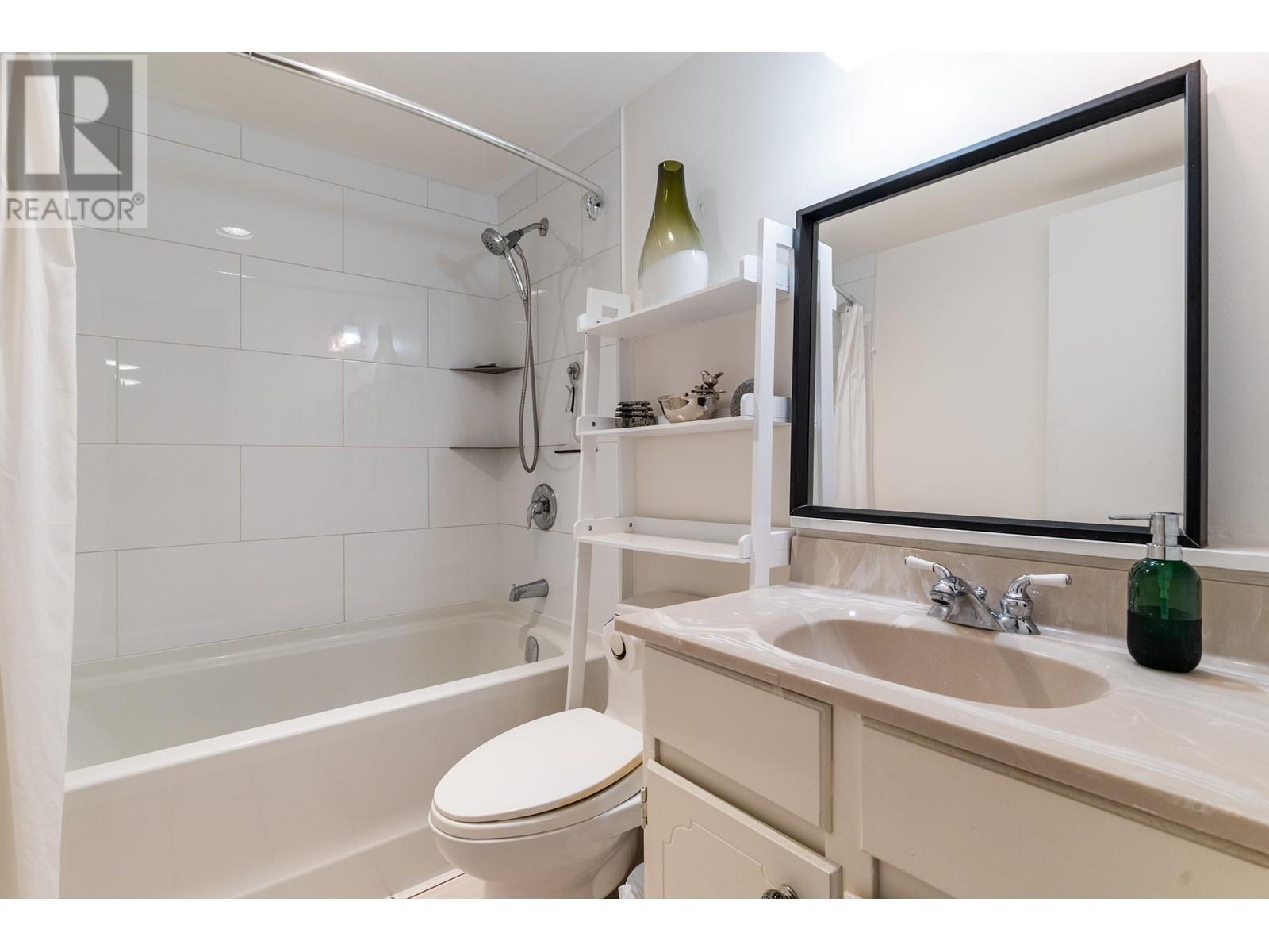 204 241 St. Andrews Avenue, North Vancouver, British Columbia  V7L 3K8 - Photo 15 - R2857661