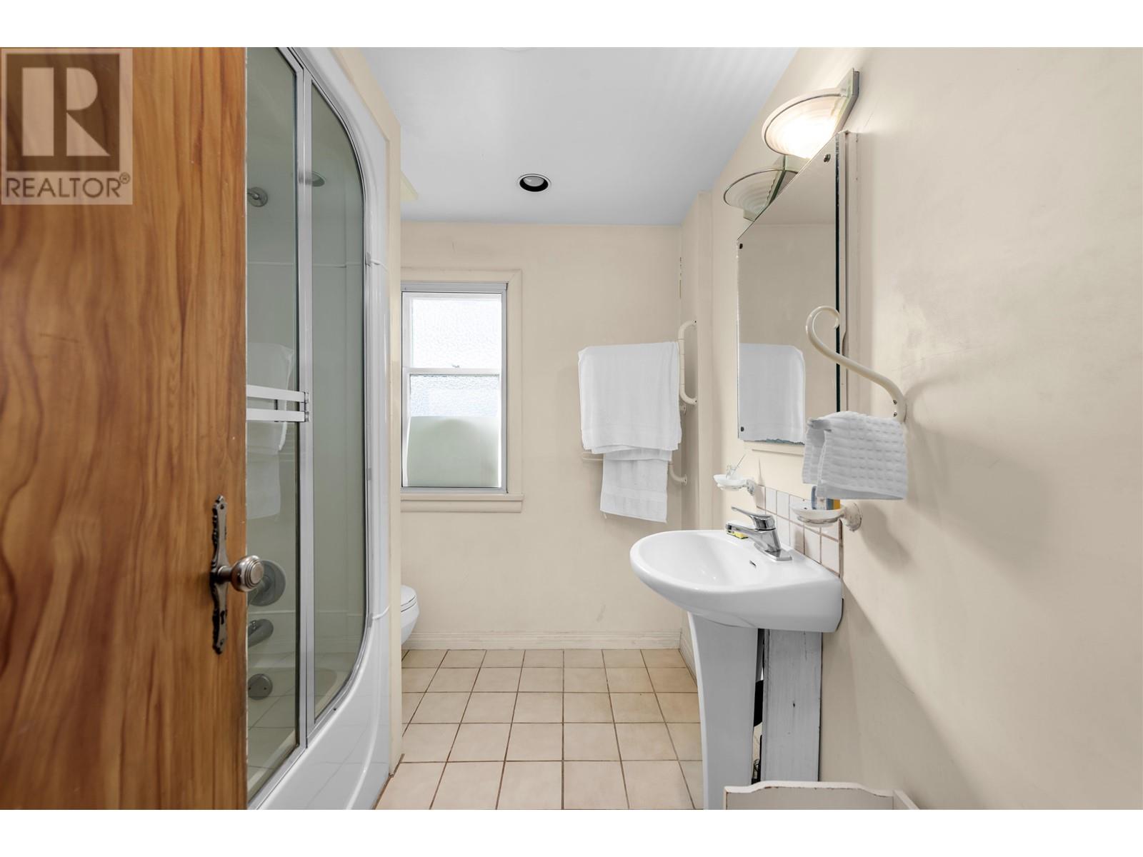 1736 W 57th Avenue, Vancouver, British Columbia  V6P 1T4 - Photo 13 - R2857613
