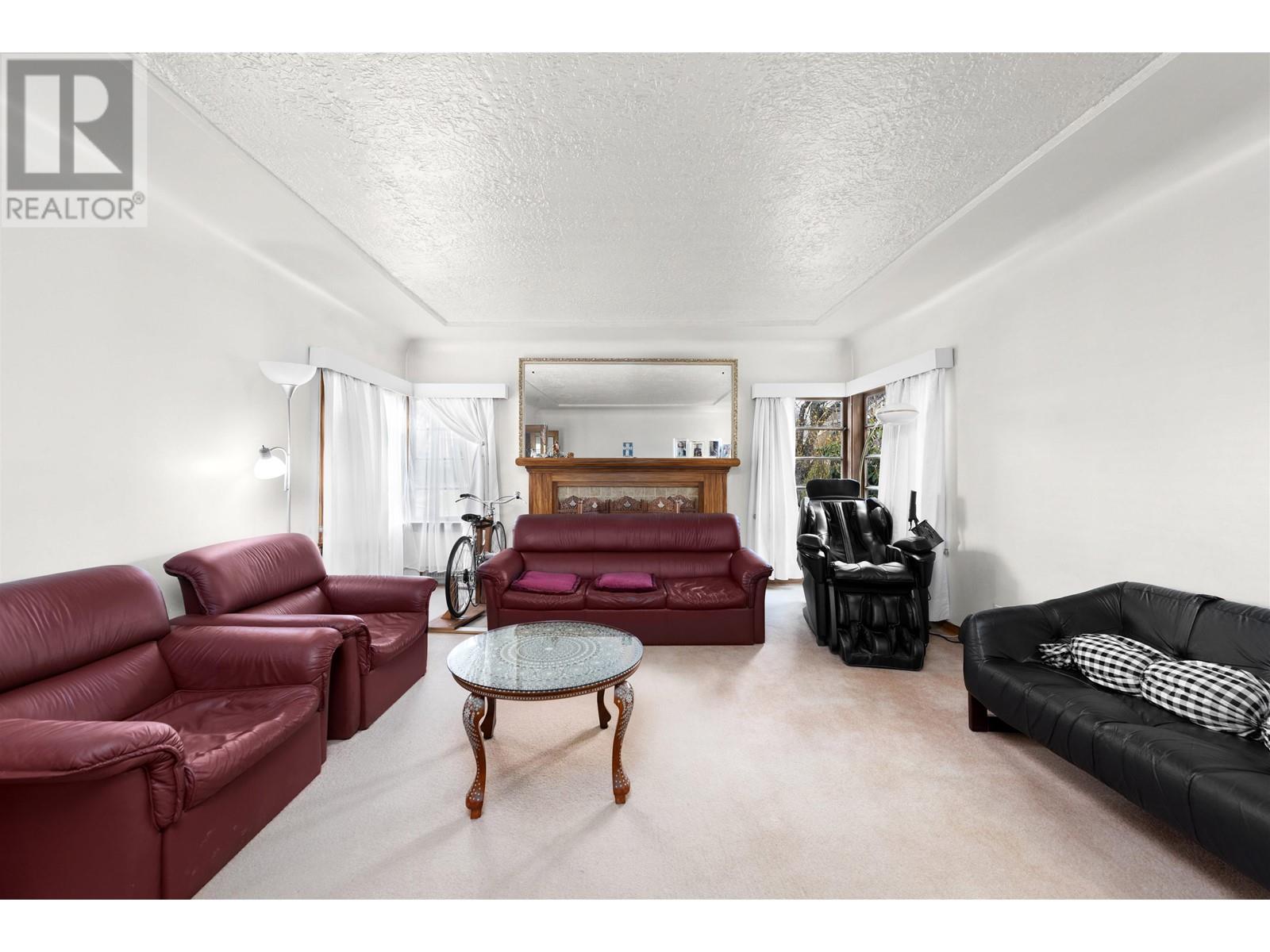 1736 W 57th Avenue, Vancouver, British Columbia  V6P 1T4 - Photo 2 - R2857613