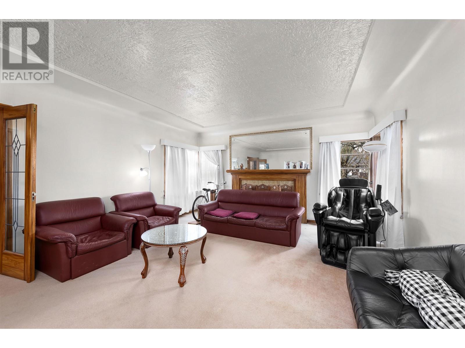 1736 W 57th Avenue, Vancouver, British Columbia  V6P 1T4 - Photo 3 - R2857613
