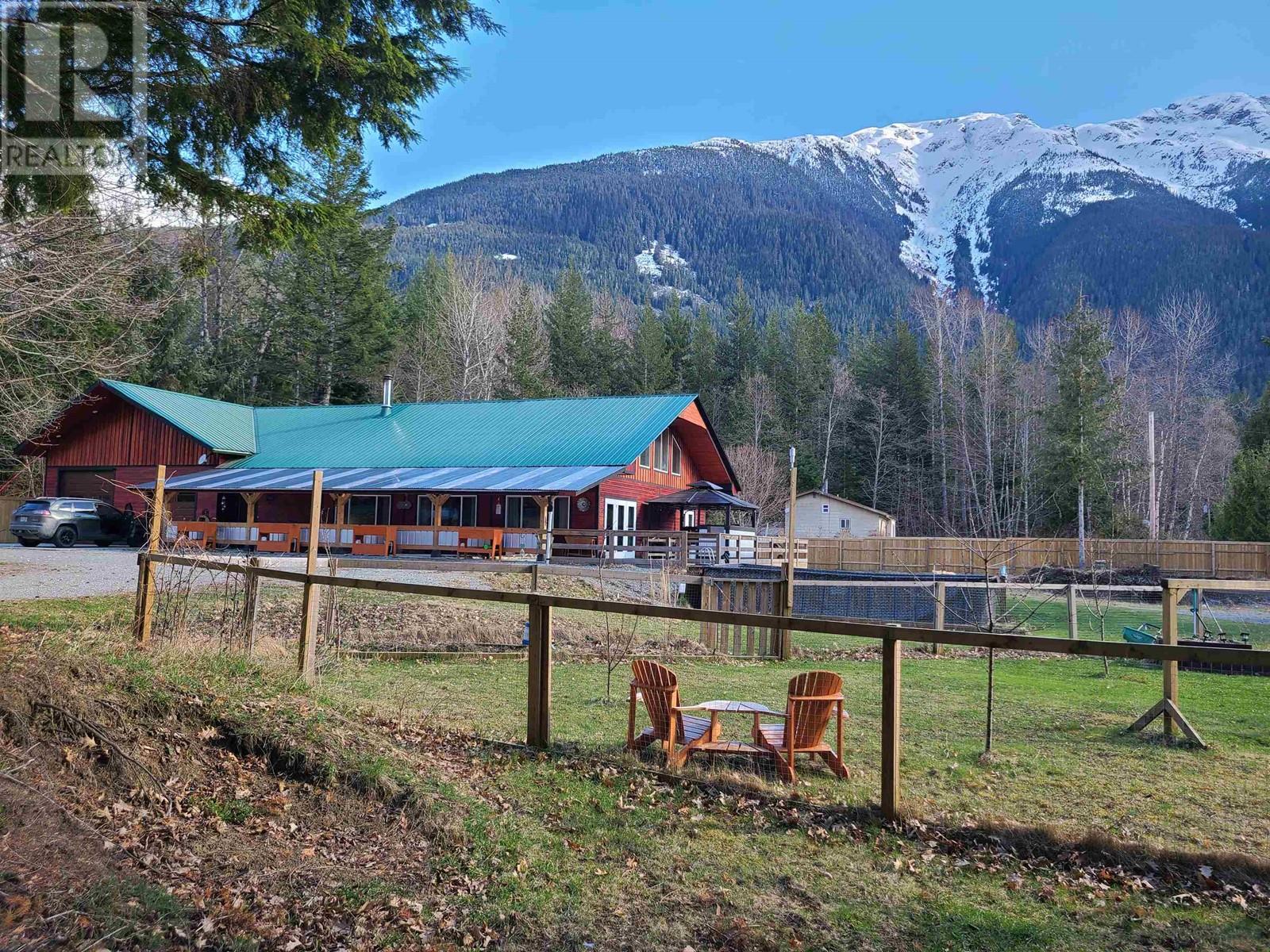 2301 Mackenzie 20 Highway, Hagensborg, British Columbia  V0T 1H0 - Photo 1 - R2857712