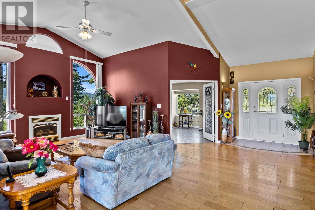 5120 Steffens Rd, Merritt, British Columbia  V1K 1M6 - Photo 4 - 177125