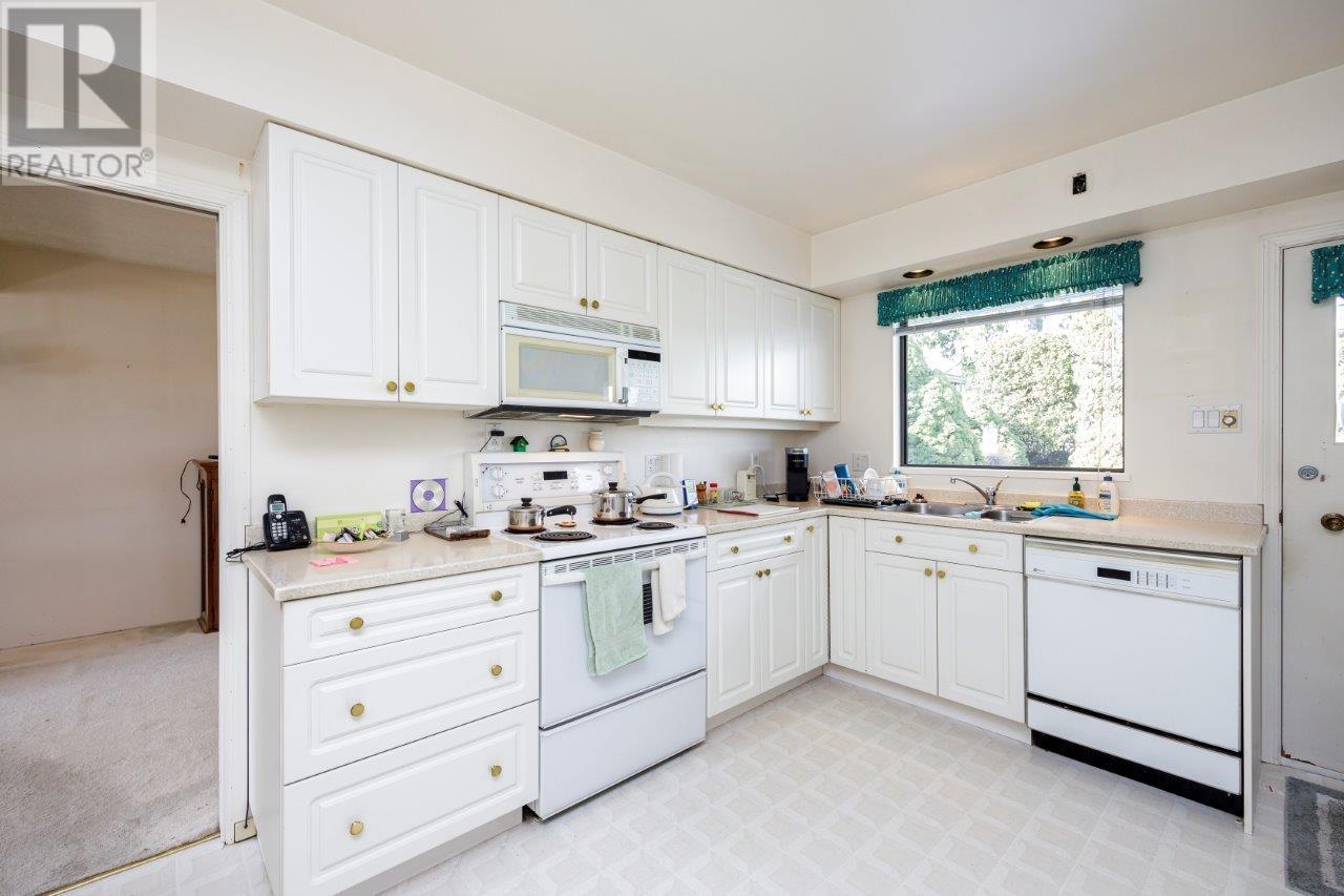 4657 Neville Street, Burnaby, British Columbia  V5J 2H2 - Photo 10 - R2857648