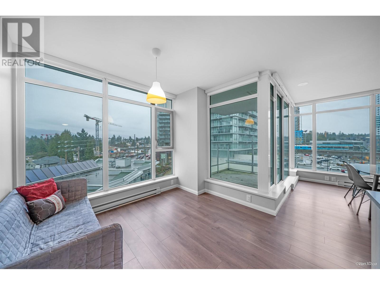907 520 Como Lake Avenue, Coquitlam, British Columbia  V3J 0E8 - Photo 4 - R2857716