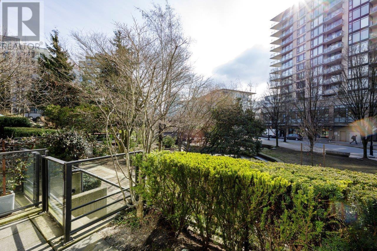 160 W 1st Street, North Vancouver, British Columbia  V7M 1A9 - Photo 5 - R2857775