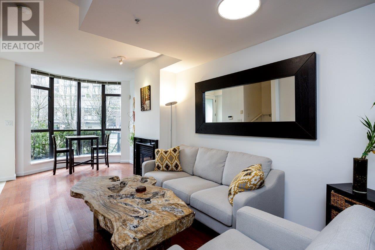 160 W 1st Street, North Vancouver, British Columbia  V7M 1A9 - Photo 8 - R2857775