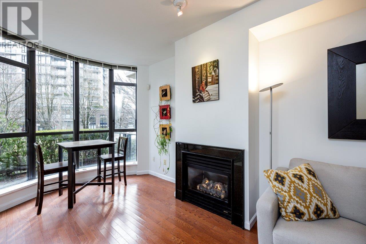 160 W 1st Street, North Vancouver, British Columbia  V7M 1A9 - Photo 9 - R2857775