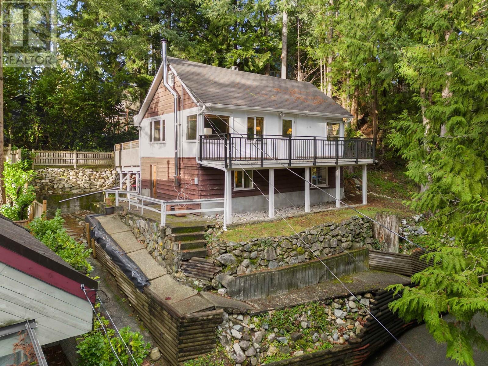 5677 Eagle Harbour Road, West Vancouver, British Columbia  V7W 1P4 - Photo 1 - R2857764