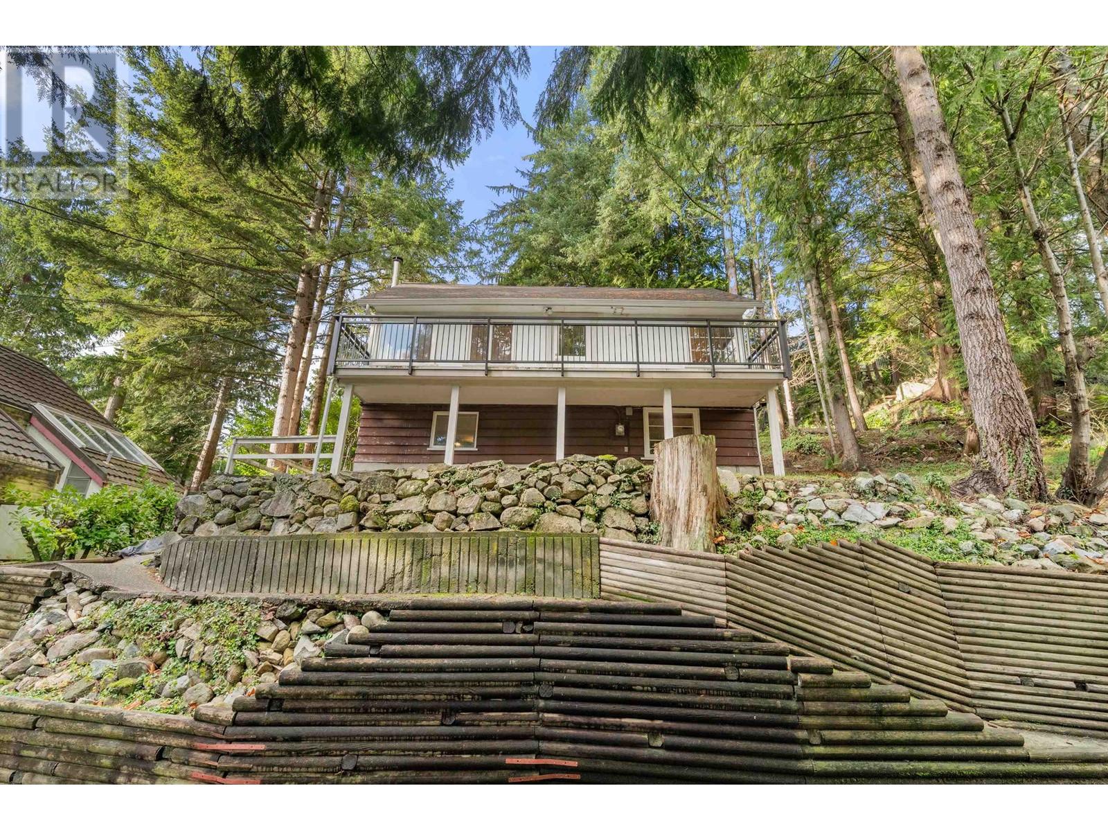 5677 Eagle Harbour Road, West Vancouver, British Columbia  V7W 1P4 - Photo 2 - R2857764