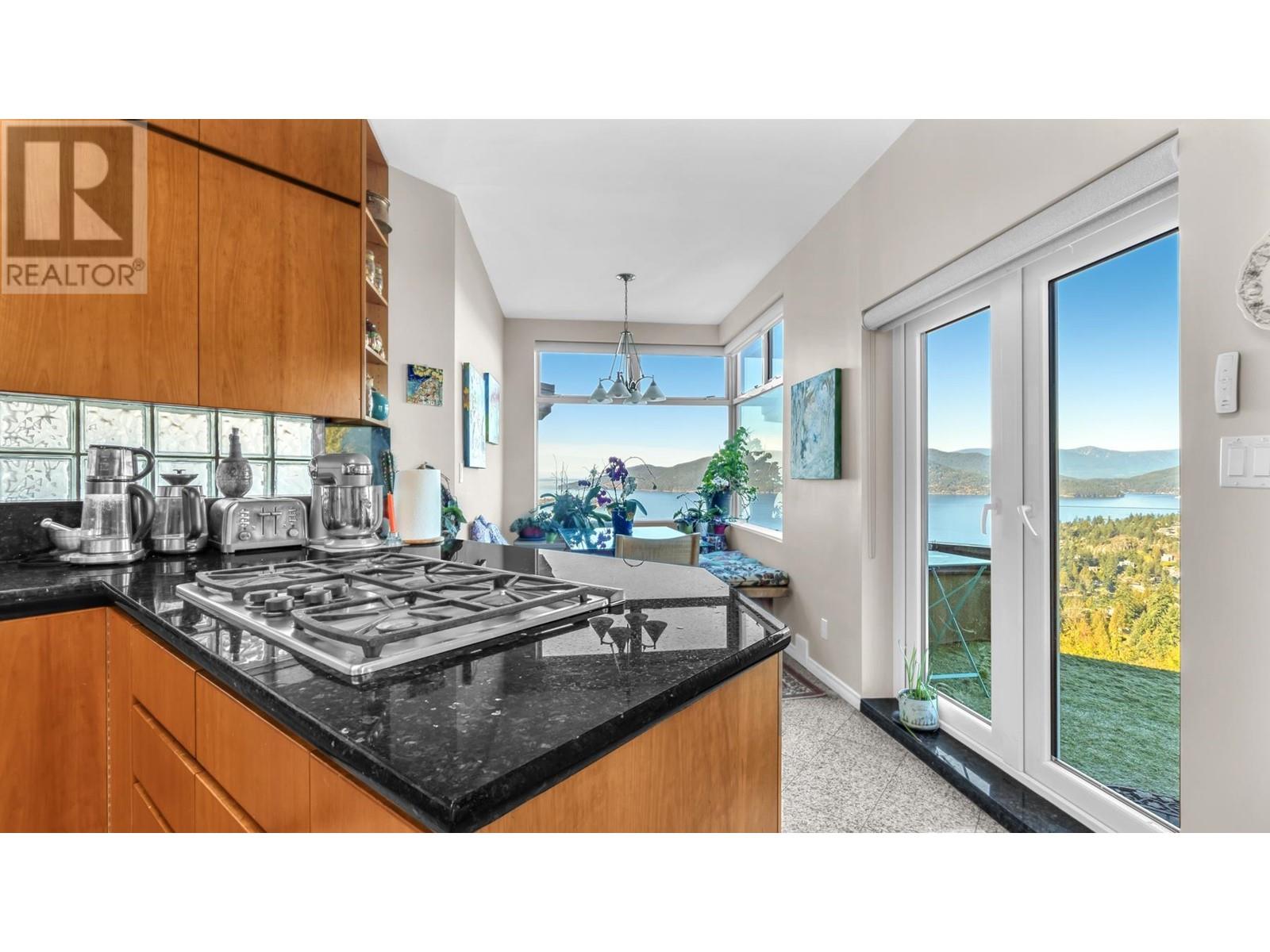 5423 Monte Bre Place, West Vancouver, British Columbia  V7W 3A8 - Photo 18 - R2857803