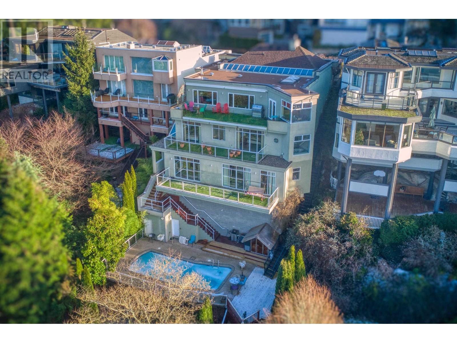 5423 Monte Bre Place, West Vancouver, British Columbia  V7W 3A8 - Photo 2 - R2857803