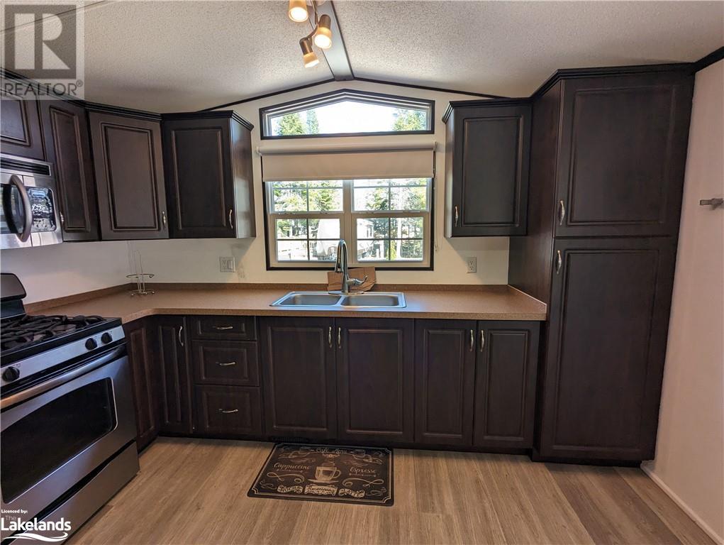 85 Theme Park Drive Unit# 263, Wasaga Beach, Ontario  L9Z 1X7 - Photo 5 - 40552625