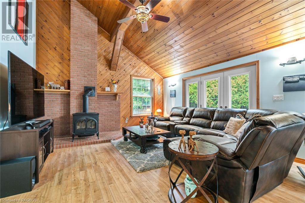 211271 Baseline Road, Clifford, Ontario N0G 1M0 (26231447) Royal