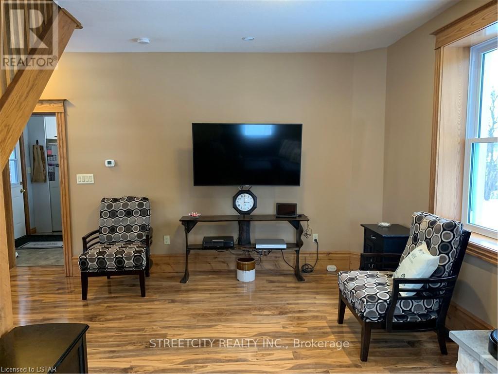 3677 Montrose St, Southwest Middlesex, Ontario  N0L 1M0 - Photo 10 - X8133190