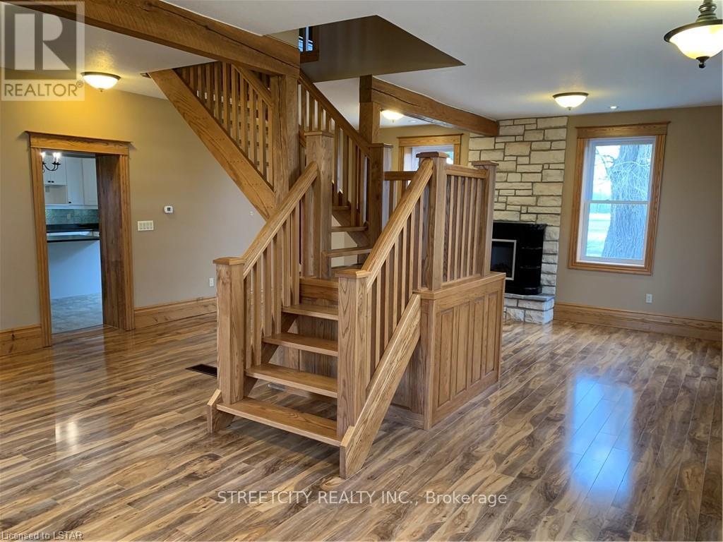 3677 Montrose St, Southwest Middlesex, Ontario  N0L 1M0 - Photo 3 - X8133190