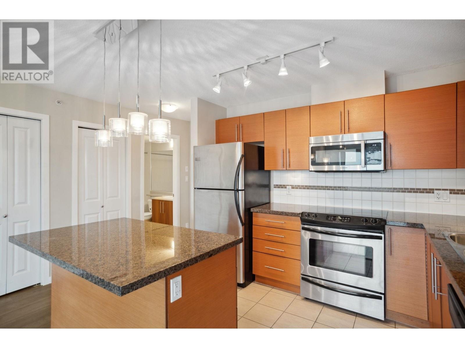 1102 2225 Holdom Avenue, Burnaby, British Columbia  V5B 0A1 - Photo 1 - R2857861