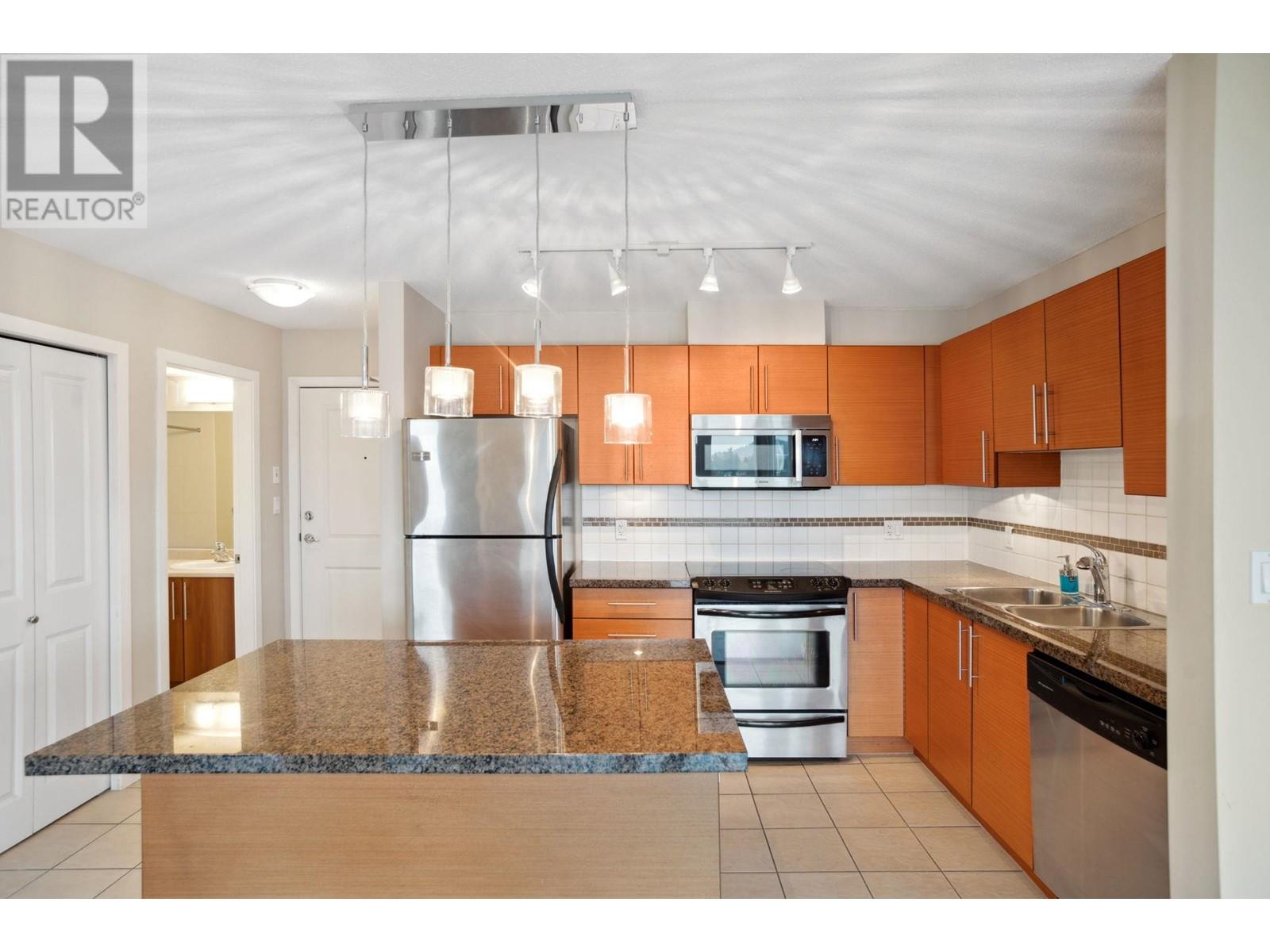 1102 2225 Holdom Avenue, Burnaby, British Columbia  V5B 0A1 - Photo 2 - R2857861