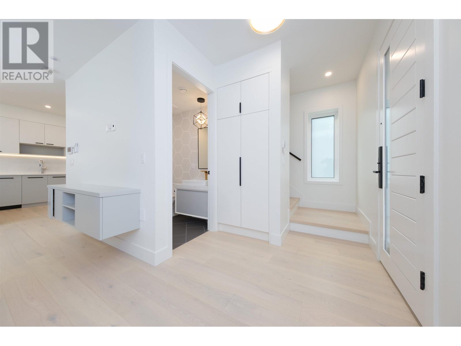 3172 W 26th Avenue, Vancouver, British Columbia  V6L 1V8 - Photo 2 - R2857896