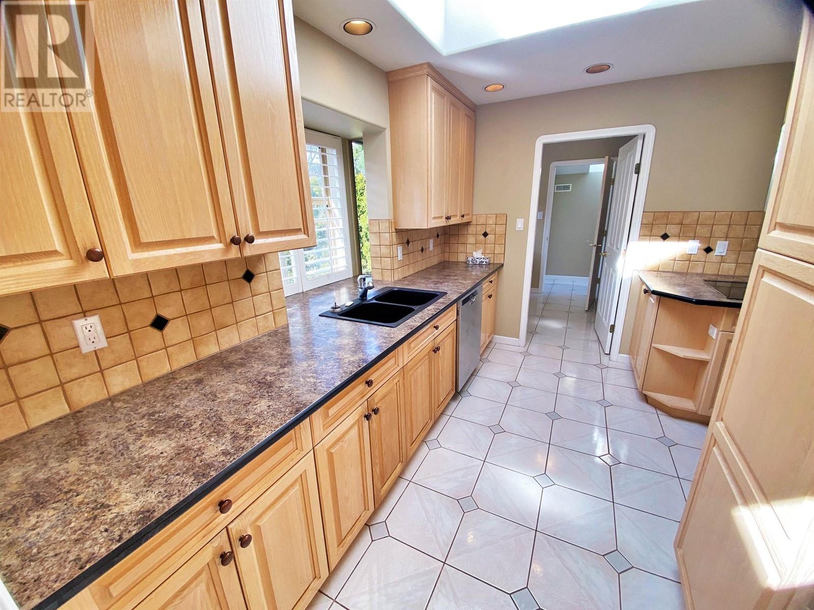 4726 Stahaken Court, Tsawwassen, British Columbia  V4M 4B9 - Photo 3 - R2857917