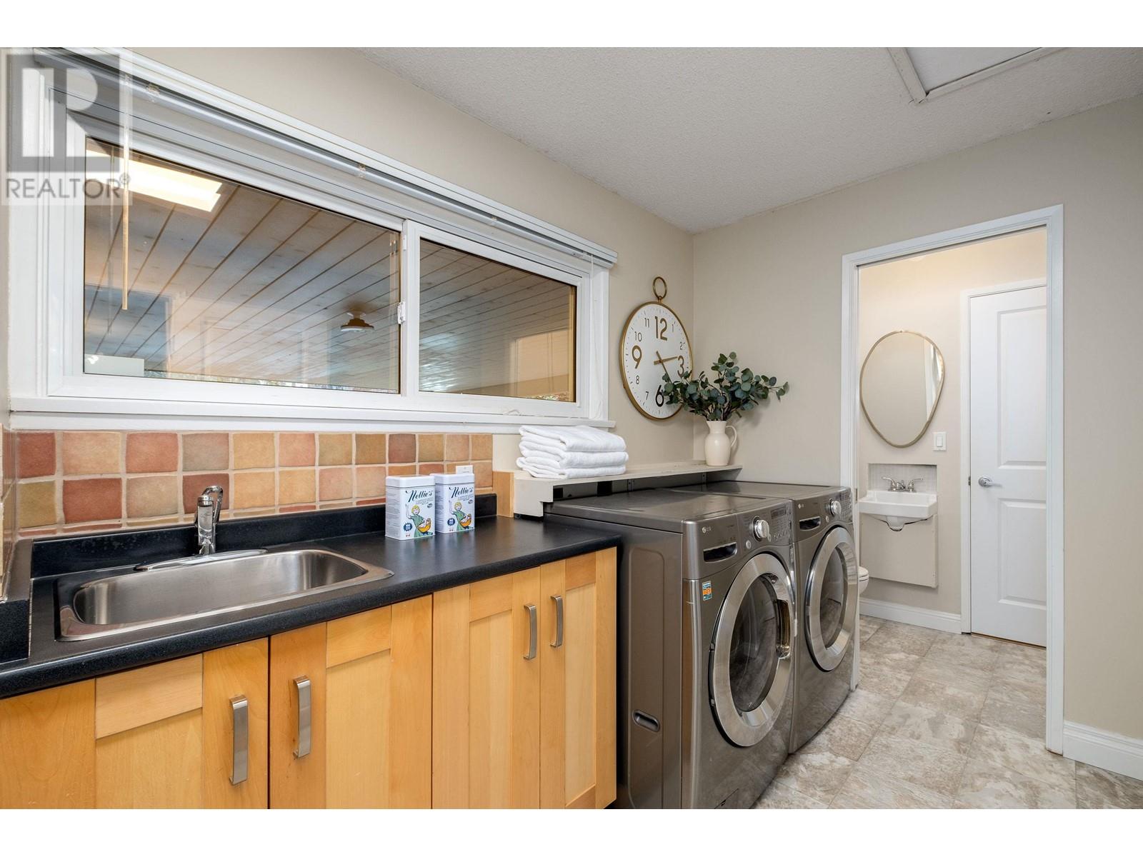 24000 Fern Crescent, Maple Ridge, British Columbia  V4R 2R7 - Photo 31 - R2857982