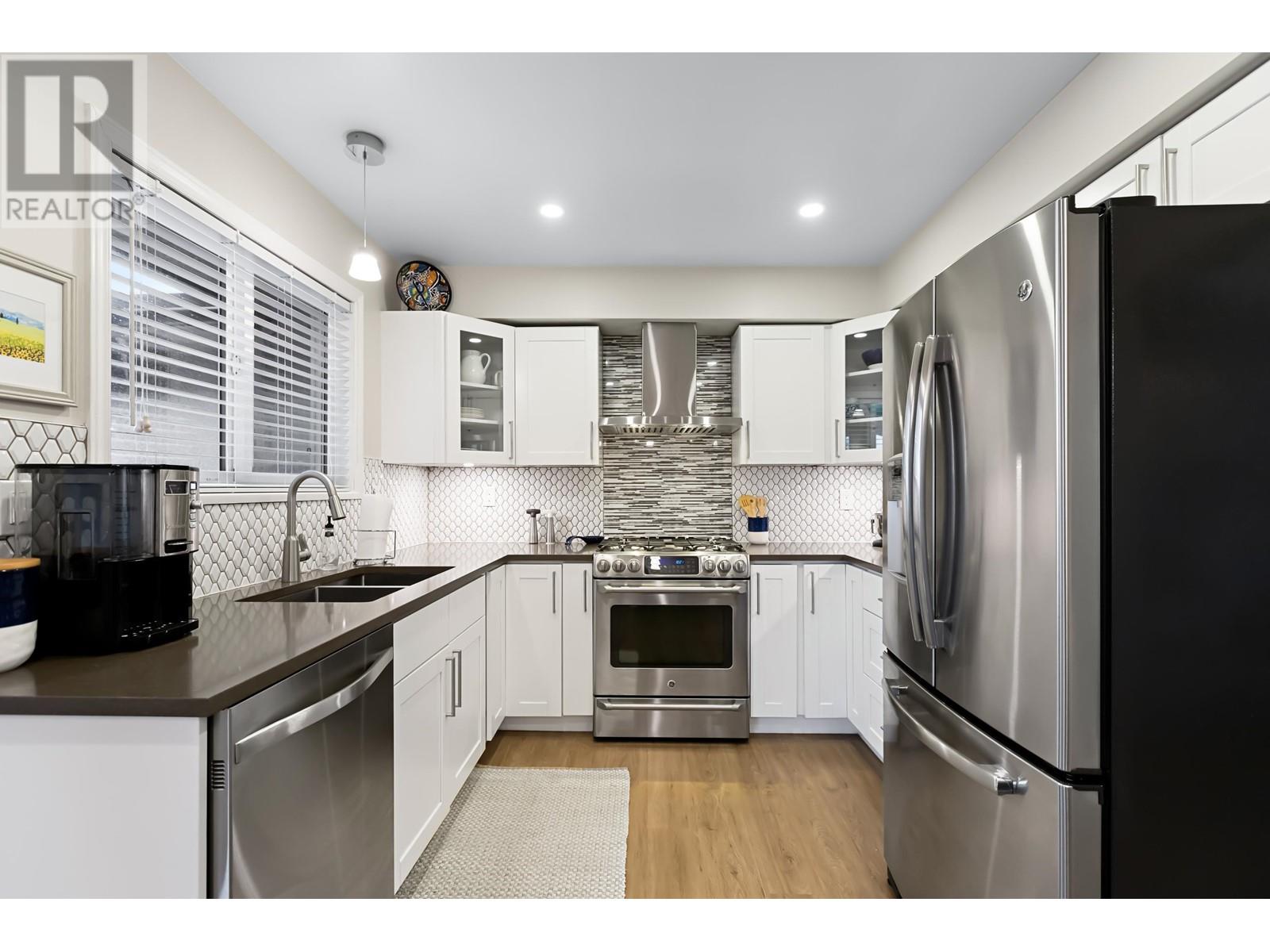 996 Weldon Court, Port Moody, British Columbia  V3H 1H4 - Photo 9 - R2858003