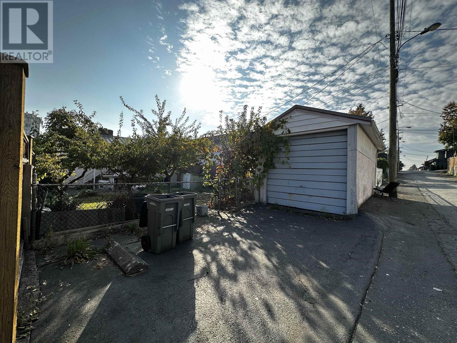 2621 E 8th Avenue, Vancouver, British Columbia  V5M 1W4 - Photo 5 - R2858061