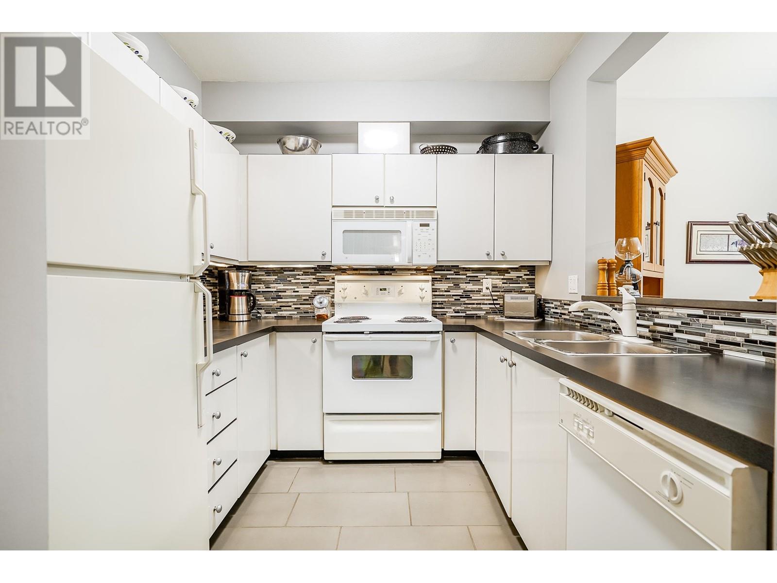 103 150 W 22nd Street, North Vancouver, British Columbia  V7M 3M4 - Photo 2 - R2858157