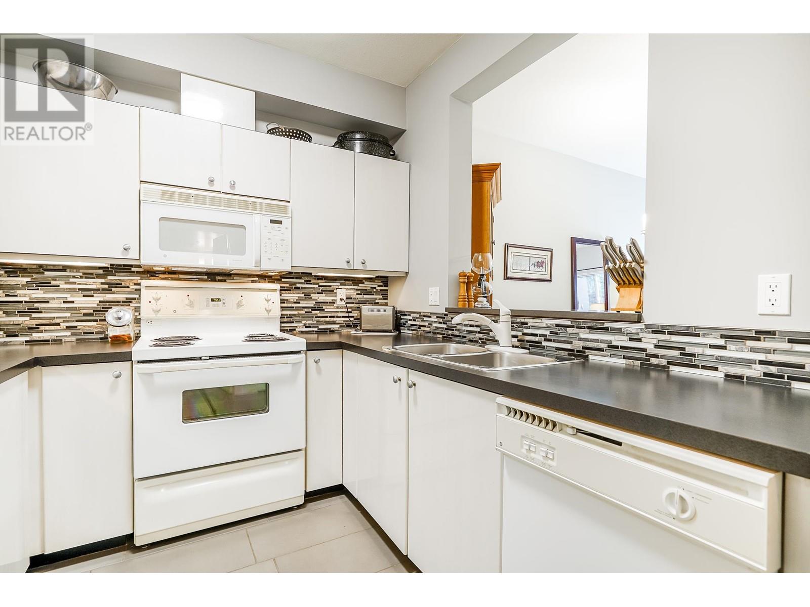 103 150 W 22nd Street, North Vancouver, British Columbia  V7M 3M4 - Photo 4 - R2858157