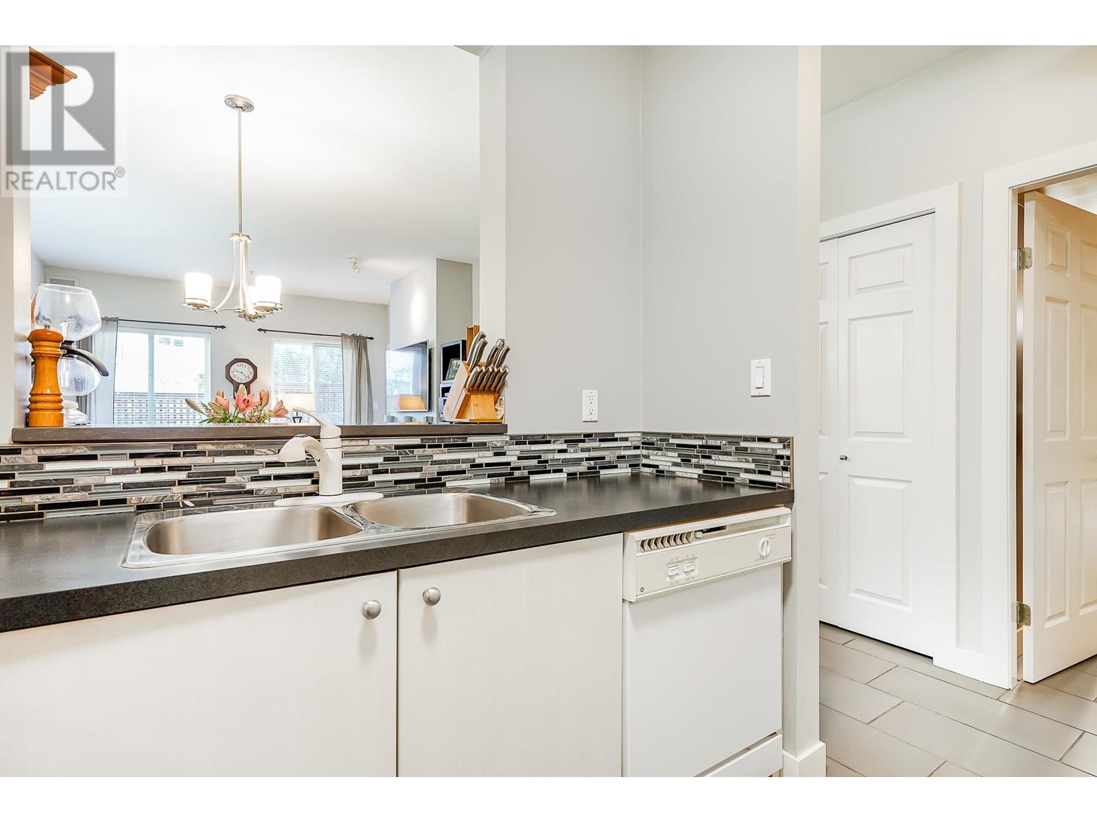 103 150 W 22nd Street, North Vancouver, British Columbia  V7M 3M4 - Photo 8 - R2858157