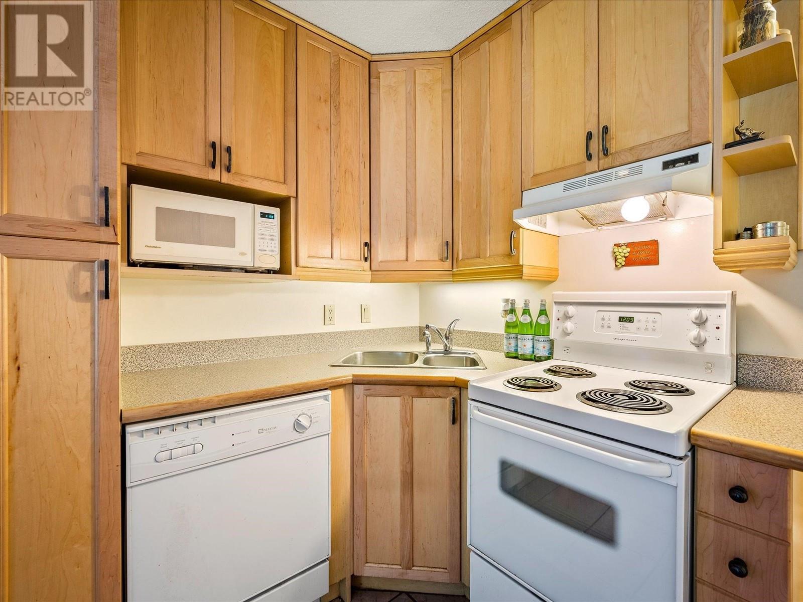 206 2109 Whistler Road, Whistler, British Columbia  V8E 0A6 - Photo 3 - R2858199